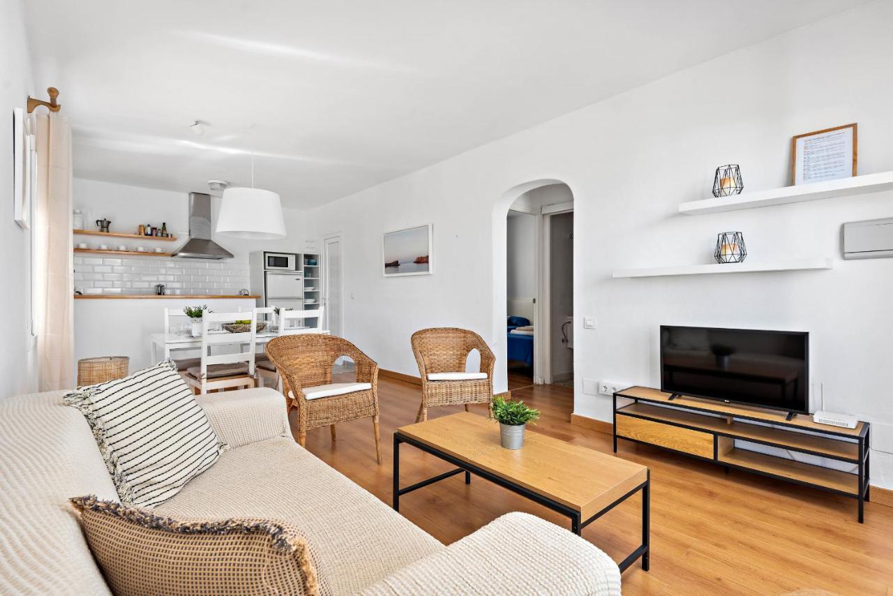 Apartamento Can Harmonia - Arenal Den Castell Arenal d'en Castell Bagian luar foto